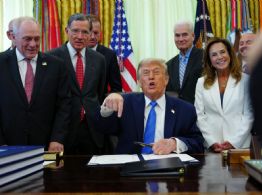 Trump amenaza con abandonar el T-MEC; advierte que combatirá el narcotráfico por tierra