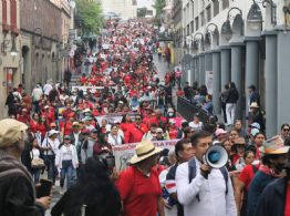 Megamarcha magisterial toma Cuernavaca para exigir la abrogación de la Ley del ISSSTE de 2007