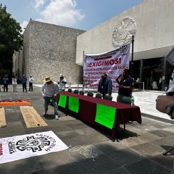 Sindicato del INAH protesta frente al Museo de Antropología por omisiones a derechos laborales