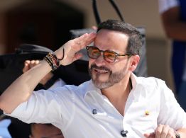 Trump mete las manos en comicios de Colombia y expresa su "apoyo total" a De la Espriella
