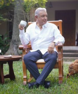 AMLO sale de su retiro para respaldar a Sheinbaum y denunciar “intervencionismo” de EU
