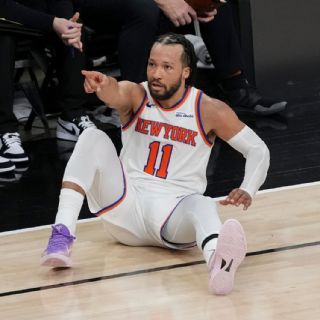 Brunson anota 30 y Knicks le roba a Spurs el primer juego de las finales