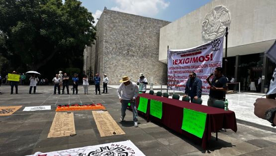 Sindicato del INAH protesta frente al Museo de Antropología por omisiones a derechos laborales