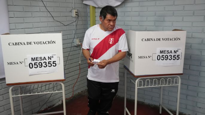 Encuestas a boca de urna revelan “empate técnico” entre Sánchez y Fujimori en Perú