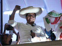 El izquierdista Roberto Sánchez se pone al frente de la elección presidencial en Perú