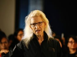 Annie Leibovitz planea retratar a Claudia Sheinbaum en 2027; inaugura exposición en México