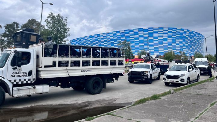 Militares y Guardia Nacional cercan el Estadio Cuauhtémoc para juego de España contra Perú (Video)