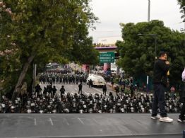 Cientos de policías frenan marcha de la CNTE al Estadio Ciudad de México (Videos)